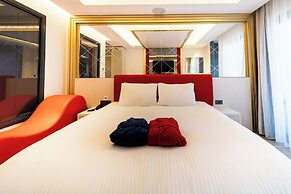 Granada Luxury Red Adult Only