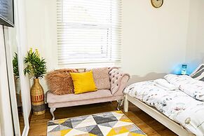 Luxury Studio Flat in London