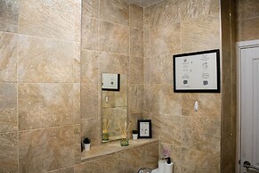 Charming 2-bed Fully Furnished Apartment in London