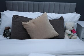 Beautiful 4-bed House in Erith