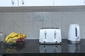 Beautiful 4-bed House in Erith