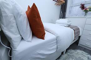 Beautiful 4-bed House in Erith