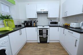 Beautiful 4-bed House in Erith