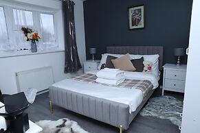 Beautiful 4-bed House in Erith