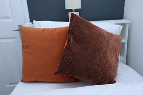 Beautiful 4-bed House in Erith