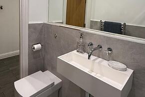 Charming 1-bed Apartment by the sea