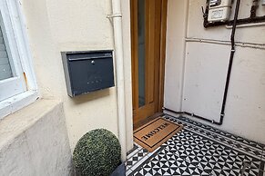 Charming 1-bed Apartment by the sea