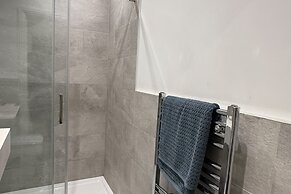 Charming 1-bed Apartment by the sea