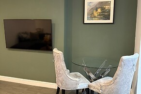 Charming 1-bed Apartment by the sea