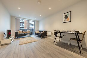 Lovely 1-bed Apartment in Slough With Free Parking