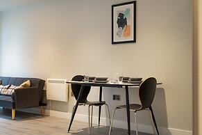 Lovely 1-bed Apartment in Slough With Free Parking