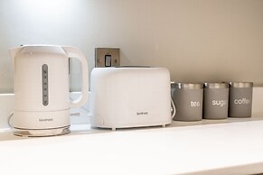 Lovely 1-bed Apartment in Slough With Free Parking