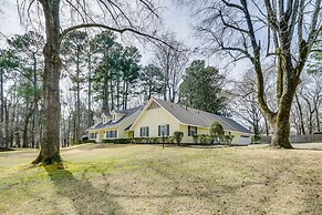 Expansive Texarkana Home w/ Yard: Near Golf!