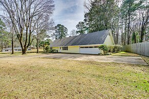 Expansive Texarkana Home w/ Yard: Near Golf!
