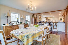 Beautiful Aquinnah Home: Ocean View, Walk to Beach