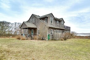 Beautiful Aquinnah Home: Ocean View, Walk to Beach