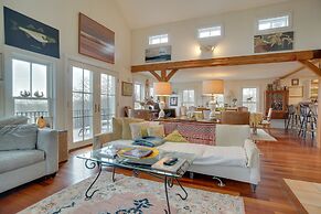 Beautiful Aquinnah Home: Ocean View, Walk to Beach