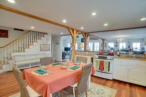 Beautiful Aquinnah Home: Ocean View, Walk to Beach