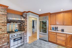 Private Pool, Gym & Game Room: Falmouth Retreat!