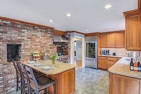 Private Pool, Gym & Game Room: Falmouth Retreat!