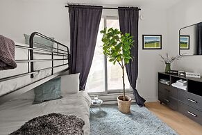 22 Village Run 3 Bedroom Condo by RedAwning