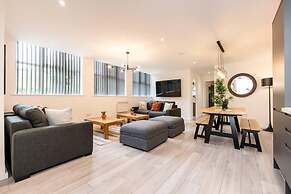 Host Apartments The Rodney Courtyard