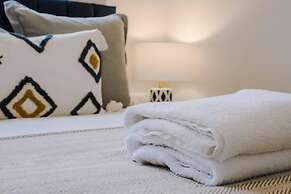 Host Apartments The Rodney Courtyard