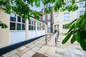 Host Apartments The Rodney Courtyard