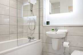 Host Apartments The Rodney Courtyard