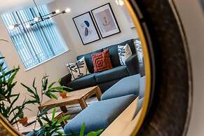 Host Apartments The Rodney Courtyard