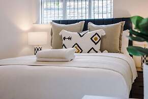 Host Apartments The Rodney Courtyard