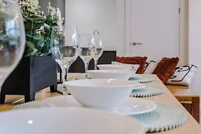 Host Apartments The Rodney Courtyard