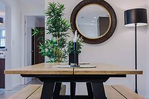 Host Apartments The Rodney Courtyard