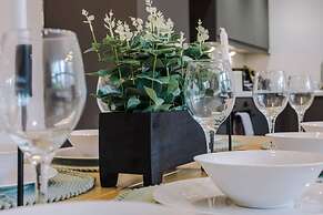 Host Apartments The Rodney Courtyard