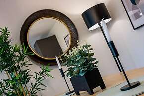 Host Apartments The Rodney Courtyard