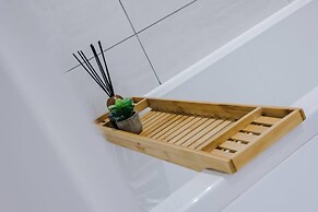 Host Apartments The Rodney Courtyard