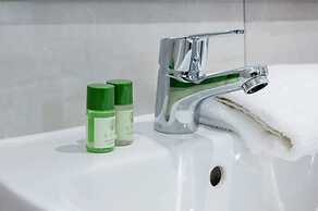 Host Apartments The Rodney Courtyard