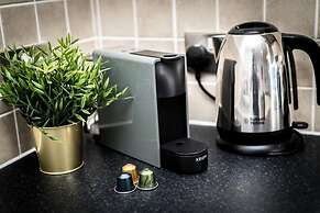 Host Apartments The Pall Mall Balcony Apt