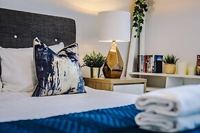 Host Apartments The Pall Mall Balcony Apt