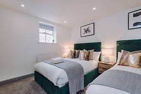 Host Apartments The Roscoe Coach House