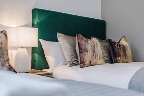 Host Apartments The Roscoe Coach House