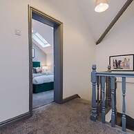 Host Apartments The Roscoe Coach House