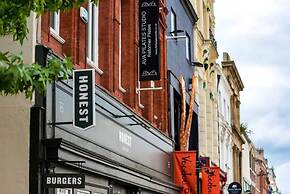 Host Apartments The Roscoe Coach House