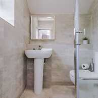 Host Apartments The Roscoe Coach House