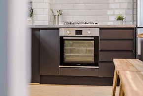 Host Apartments The Roscoe Coach House