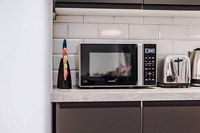 Host Apartments The Roscoe Coach House