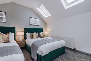 Host Apartments The Roscoe Coach House