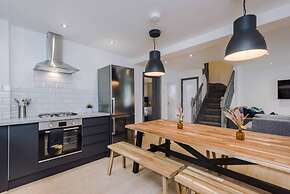 Host Apartments The Roscoe Coach House