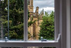 Host Apartments The Roscoe Coach House