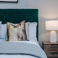 Host Apartments The Roscoe Coach House